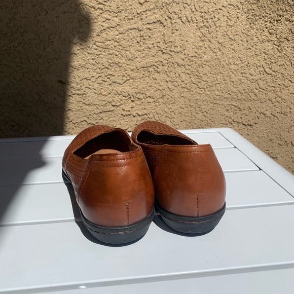 Dansko brown perforated leather flats size 6.5-7 ( European 37) - Picture 5 of 16